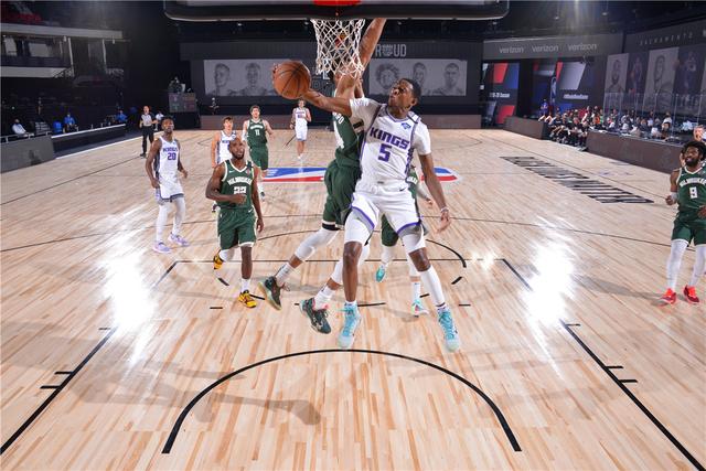 被镜头语言 被镜头语言